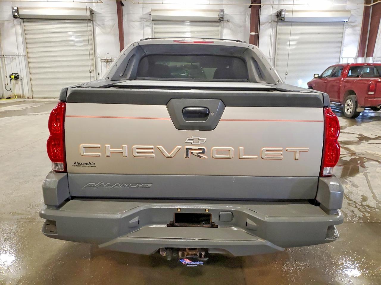 2002 Chevrolet Avalanche K1500 - Image 6