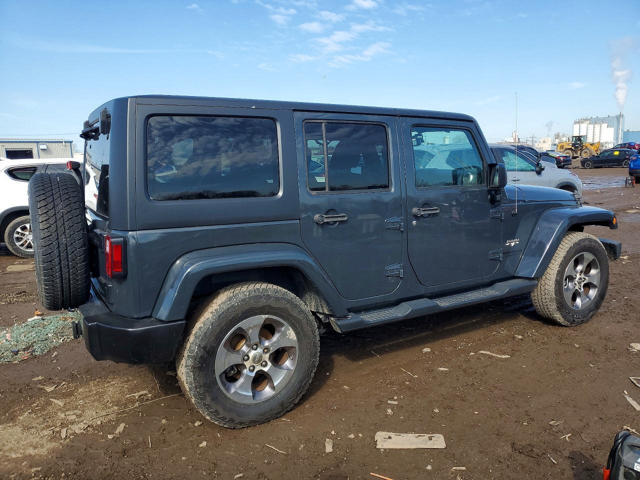 2016 Jeep Wrangler Unlimited Sahara - Image 3