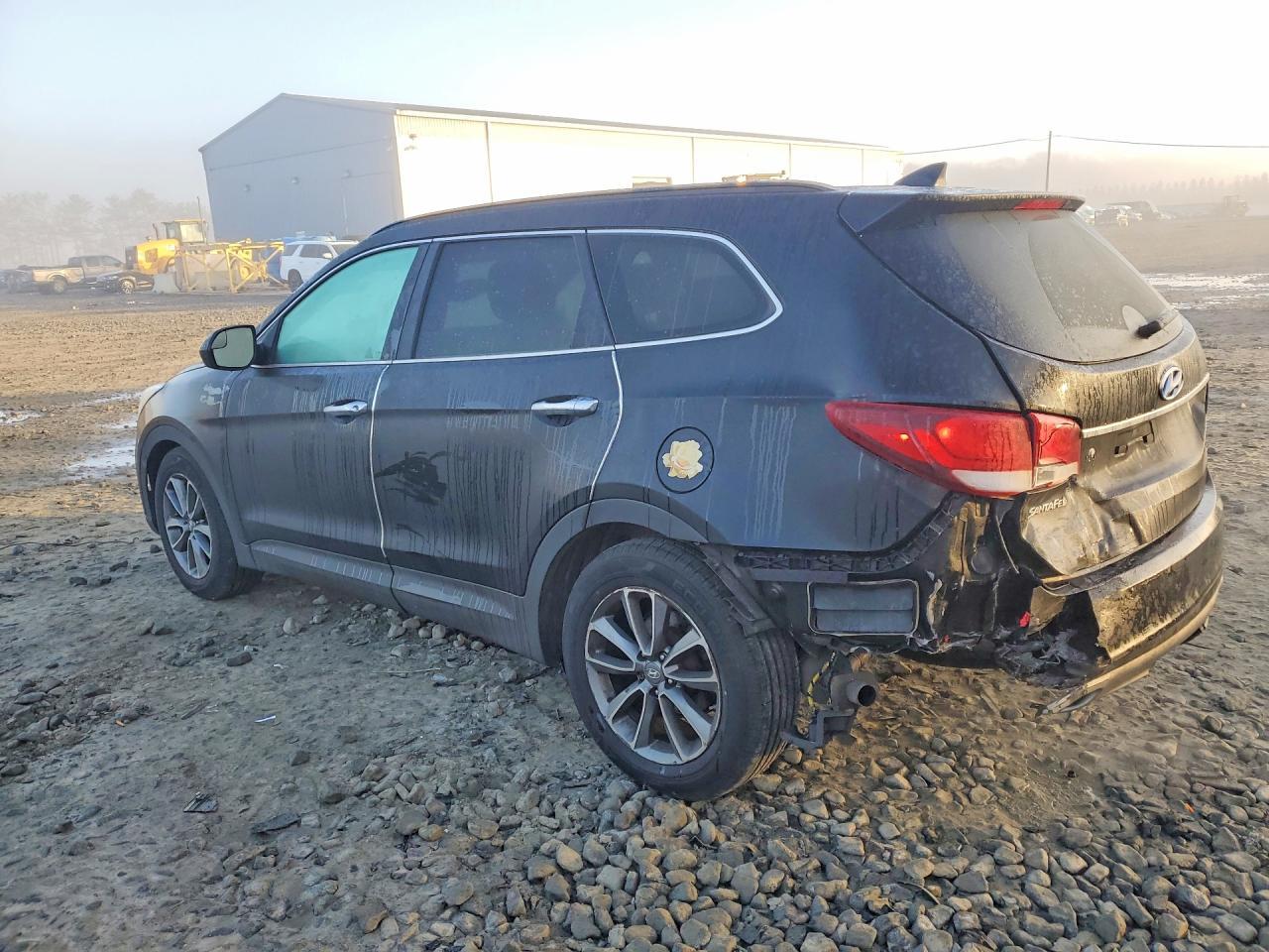 2017 Hyundai Santa Fe Se - Фото 2