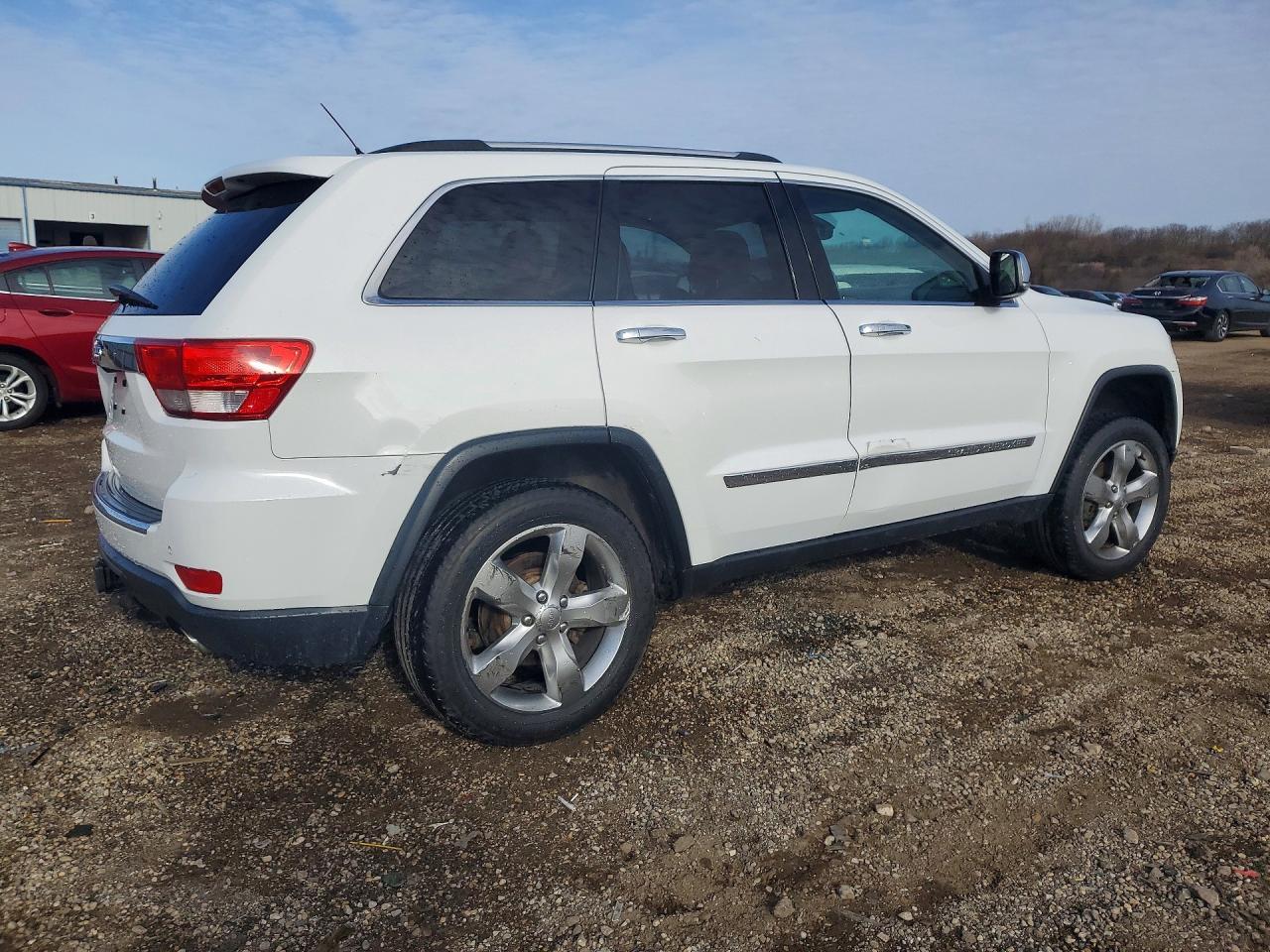 2013 Jeep Grand Cherokee Overland - Image 3