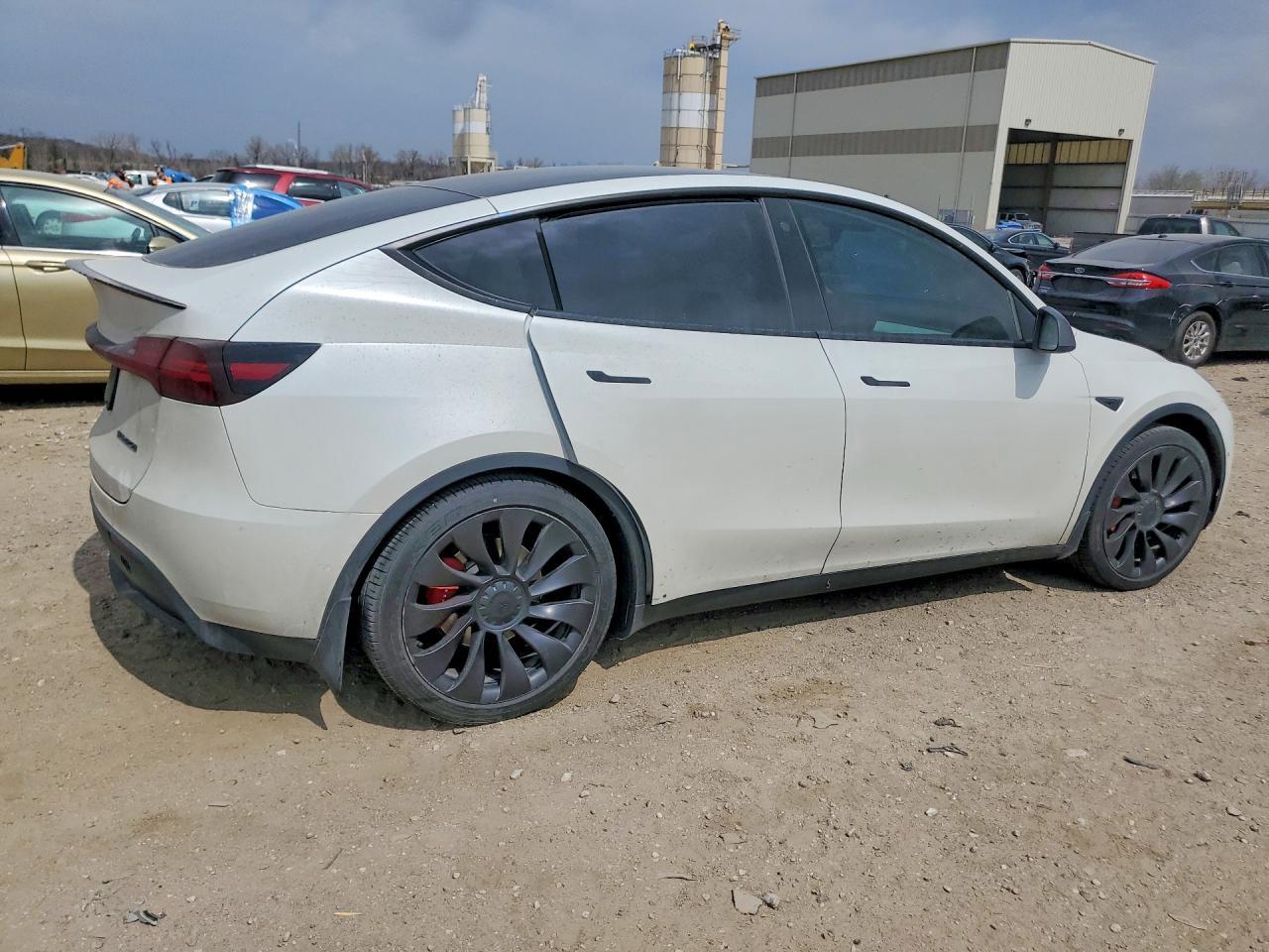 2022 Tesla Model Y - Фото 3
