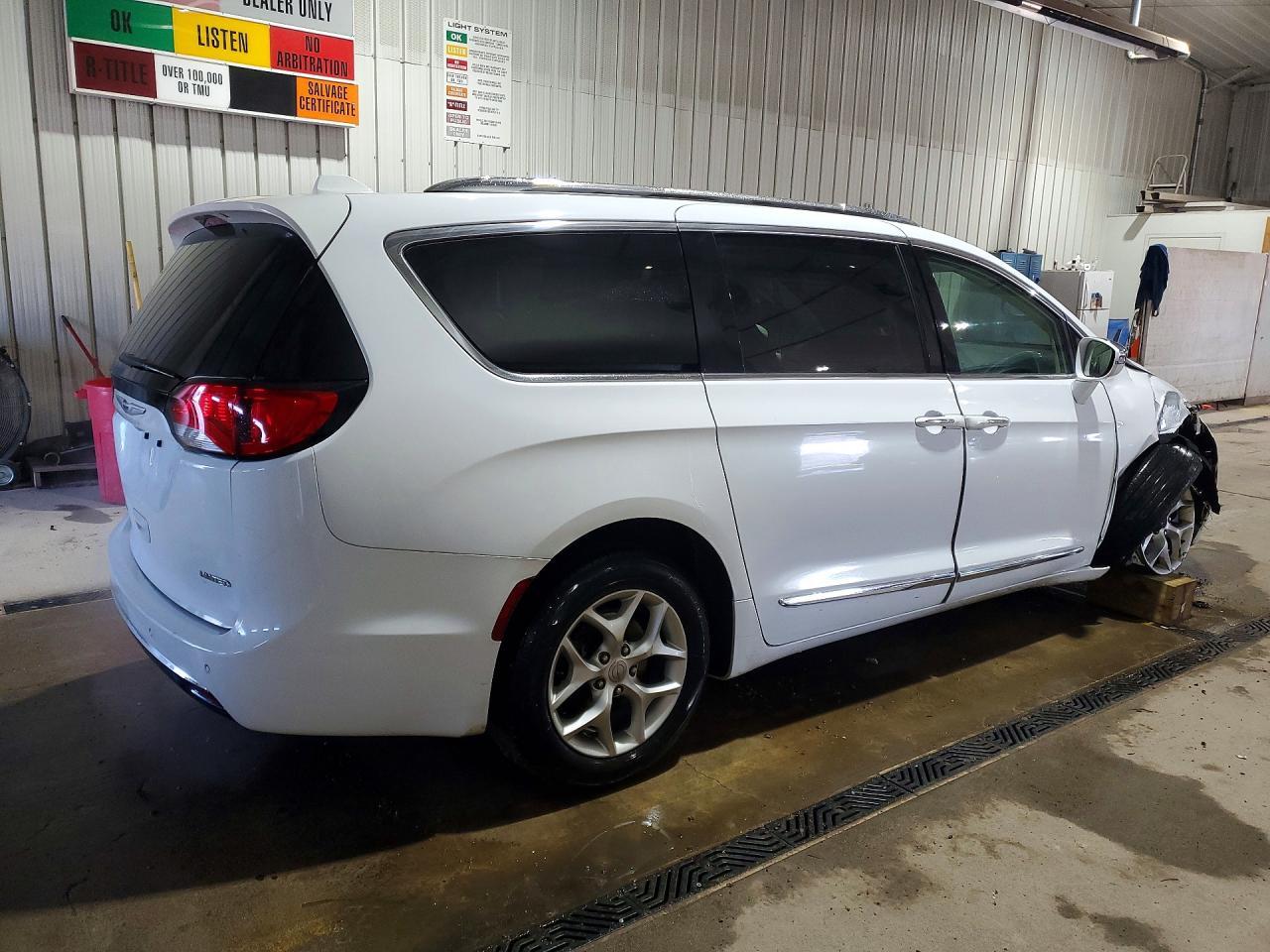 2019 Chrysler Pacifica Limited - Image 3