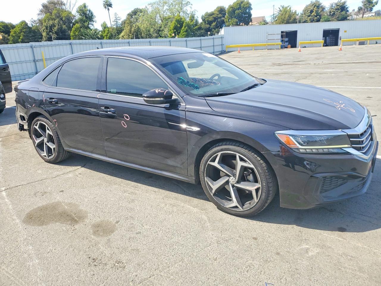 2021 Volkswagen Passat R-Line - Image 4