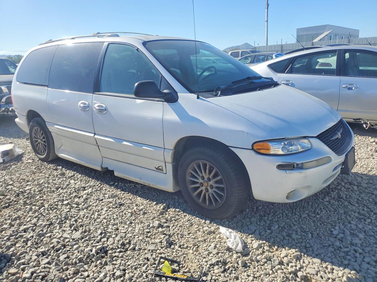 2000 Chrysler Town & Country Limited - Фото 4