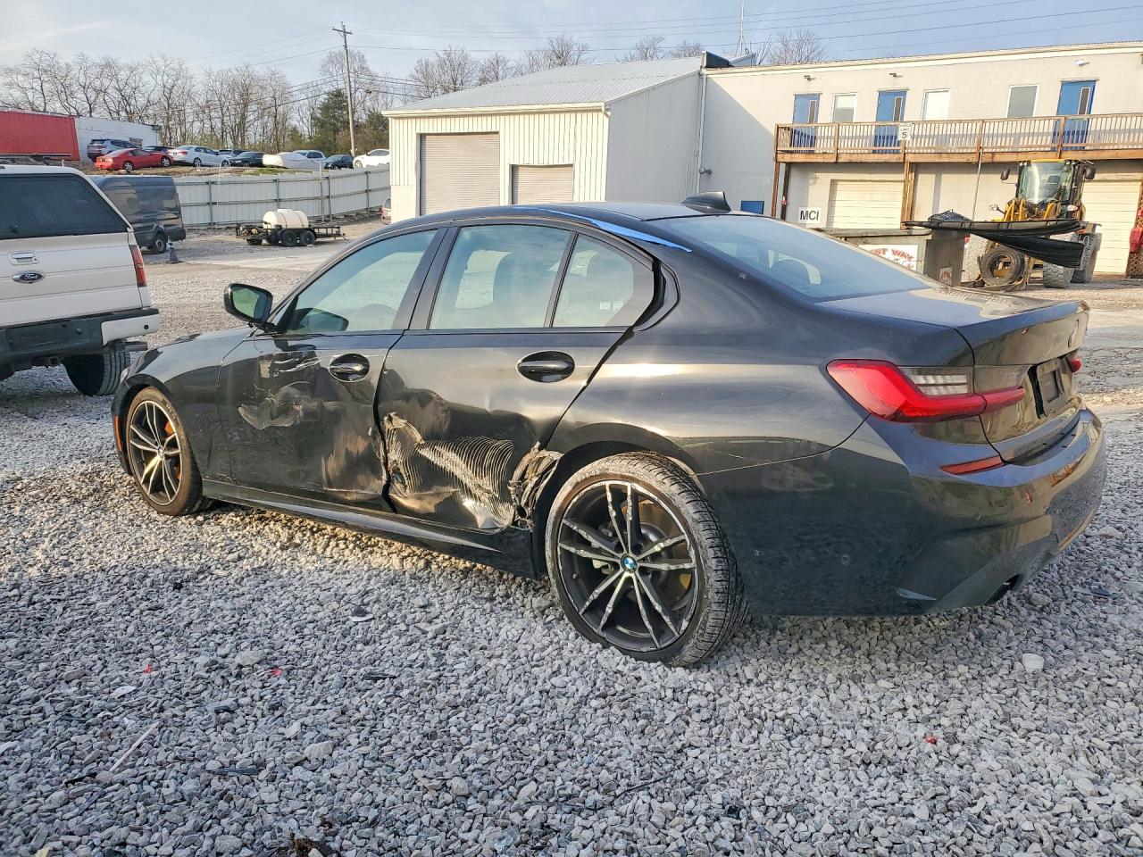 2021 BMW 330I - Фото 2