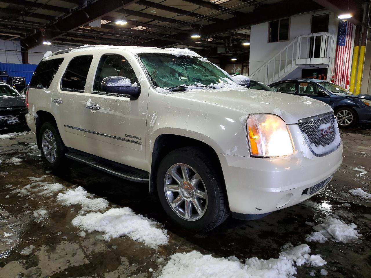 2011 GMC Yukon Denali - Image 4