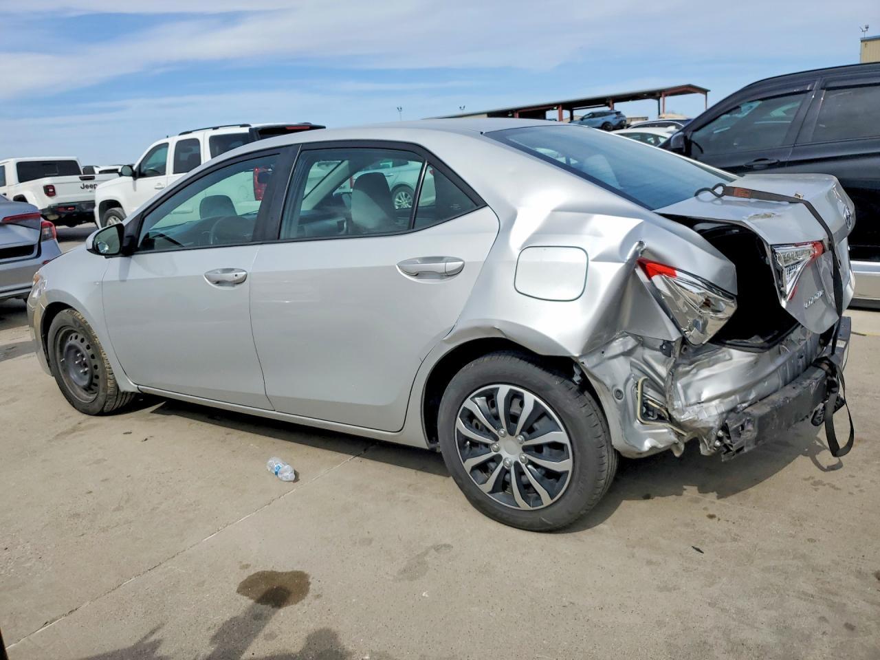 2015 Toyota Corolla Le - Фото 2
