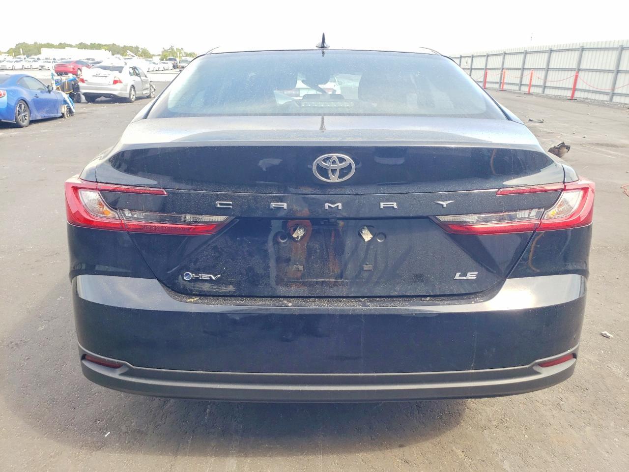 2025 Toyota Camry Le - Фото 6