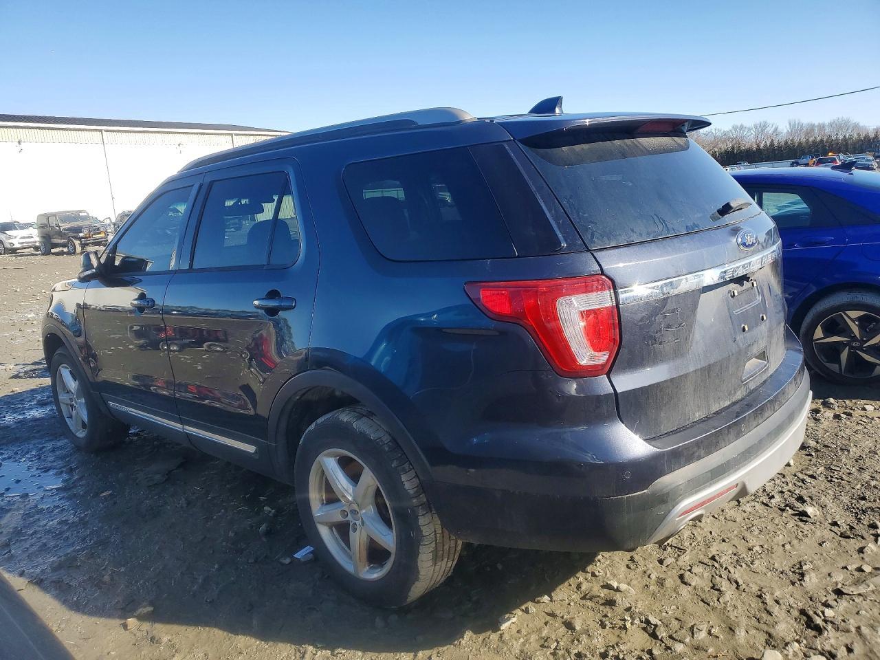 2017 Ford Explorer Xlt - Image 2