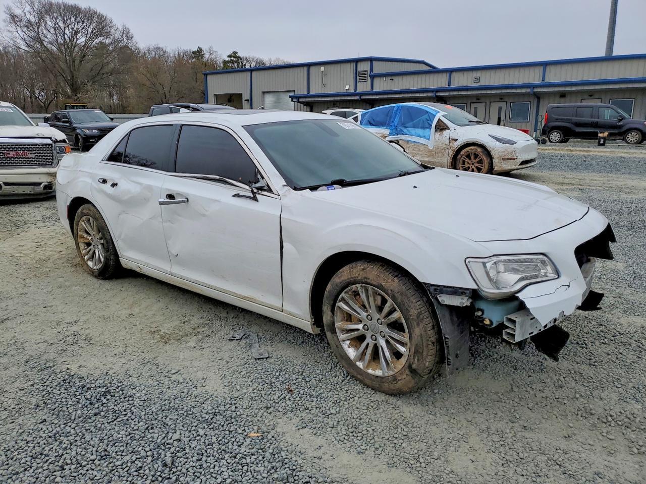 2016 Chrysler 300C - Фото 4