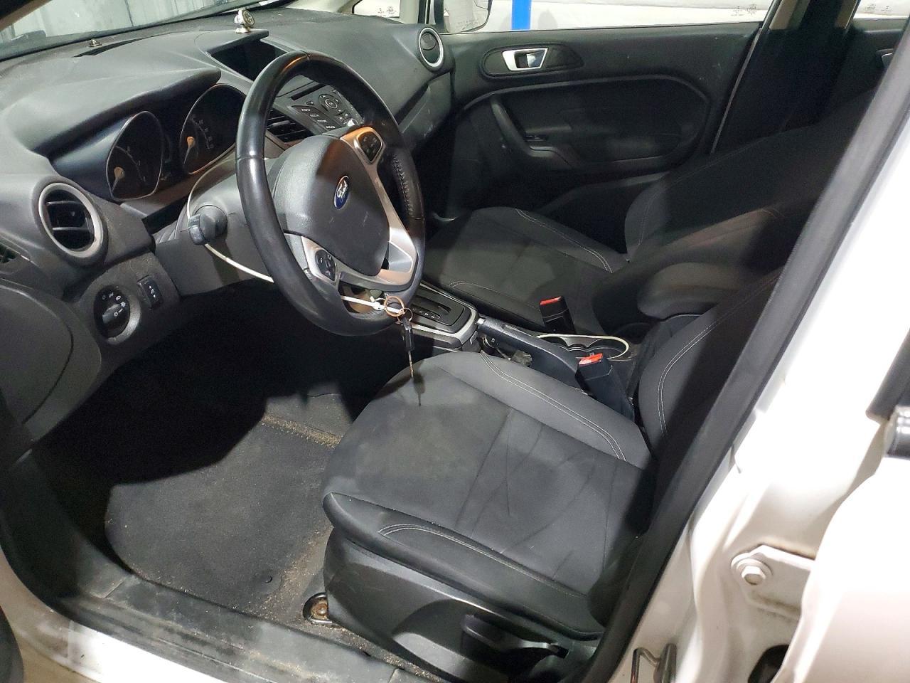 2015 Ford Fiesta Se - Фото 7