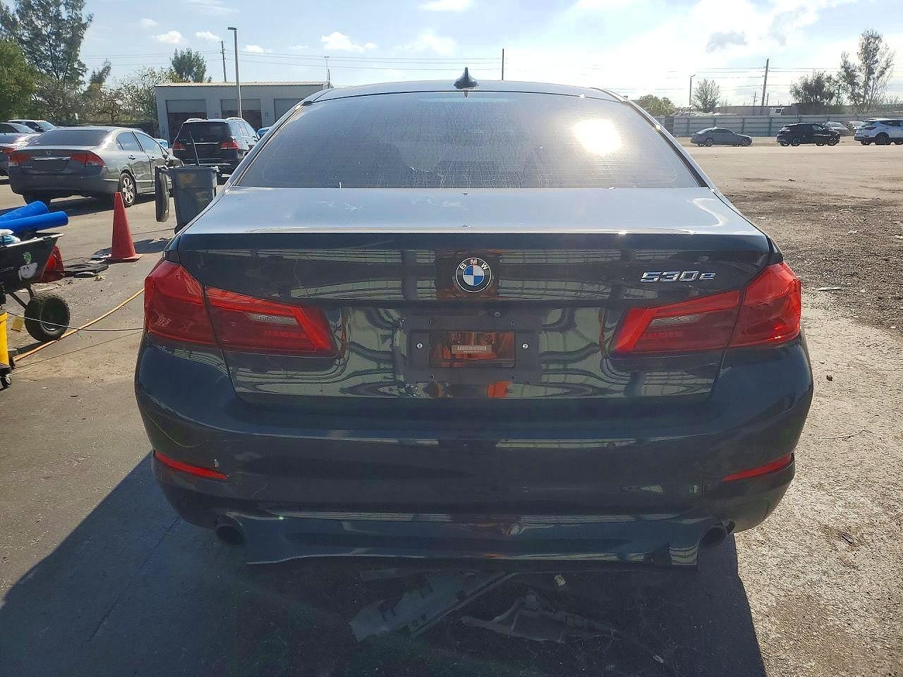 2018 BMW 530E - Фото 6