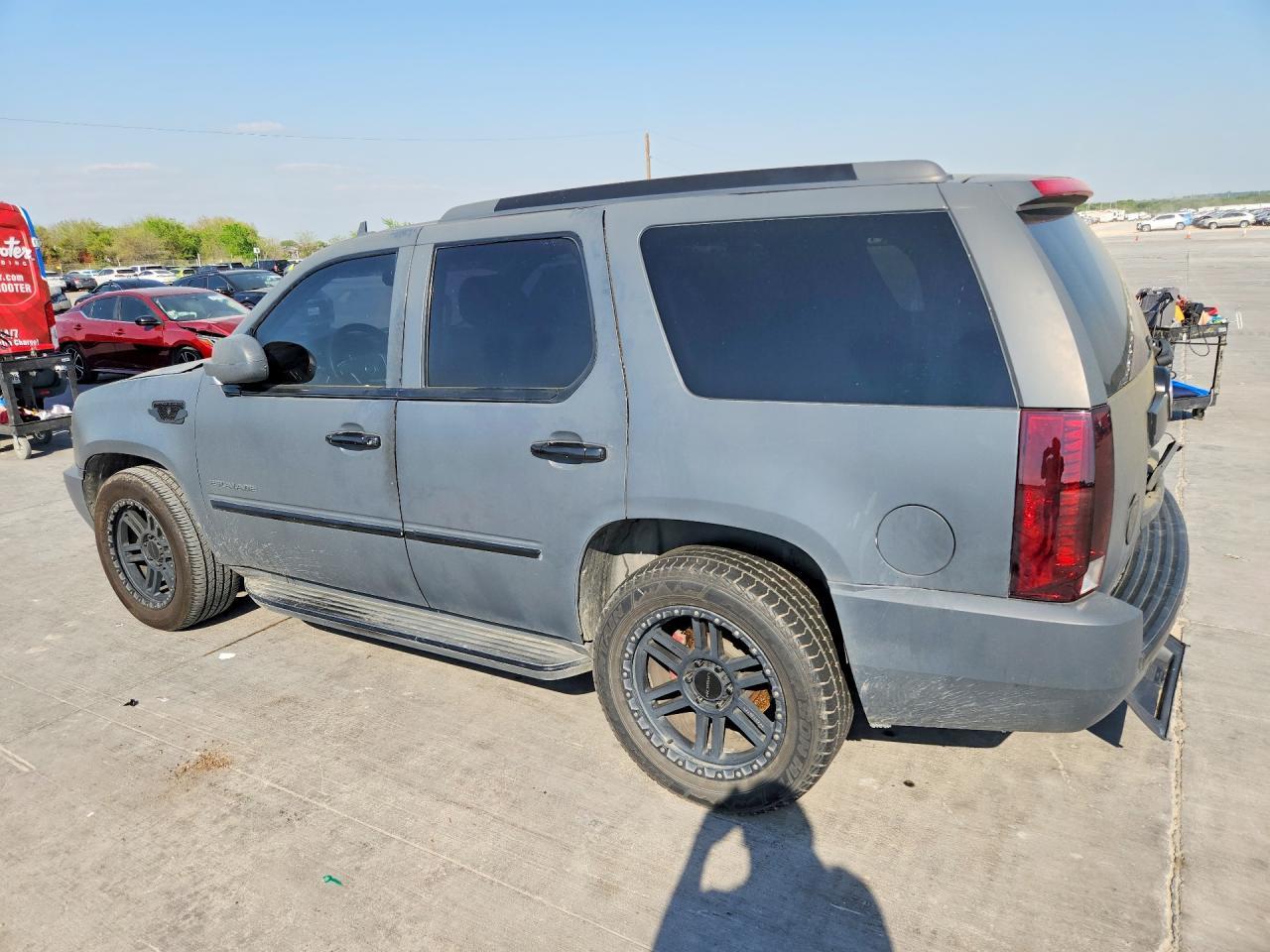 2013 Cadillac Escalade Luxury - Image 2