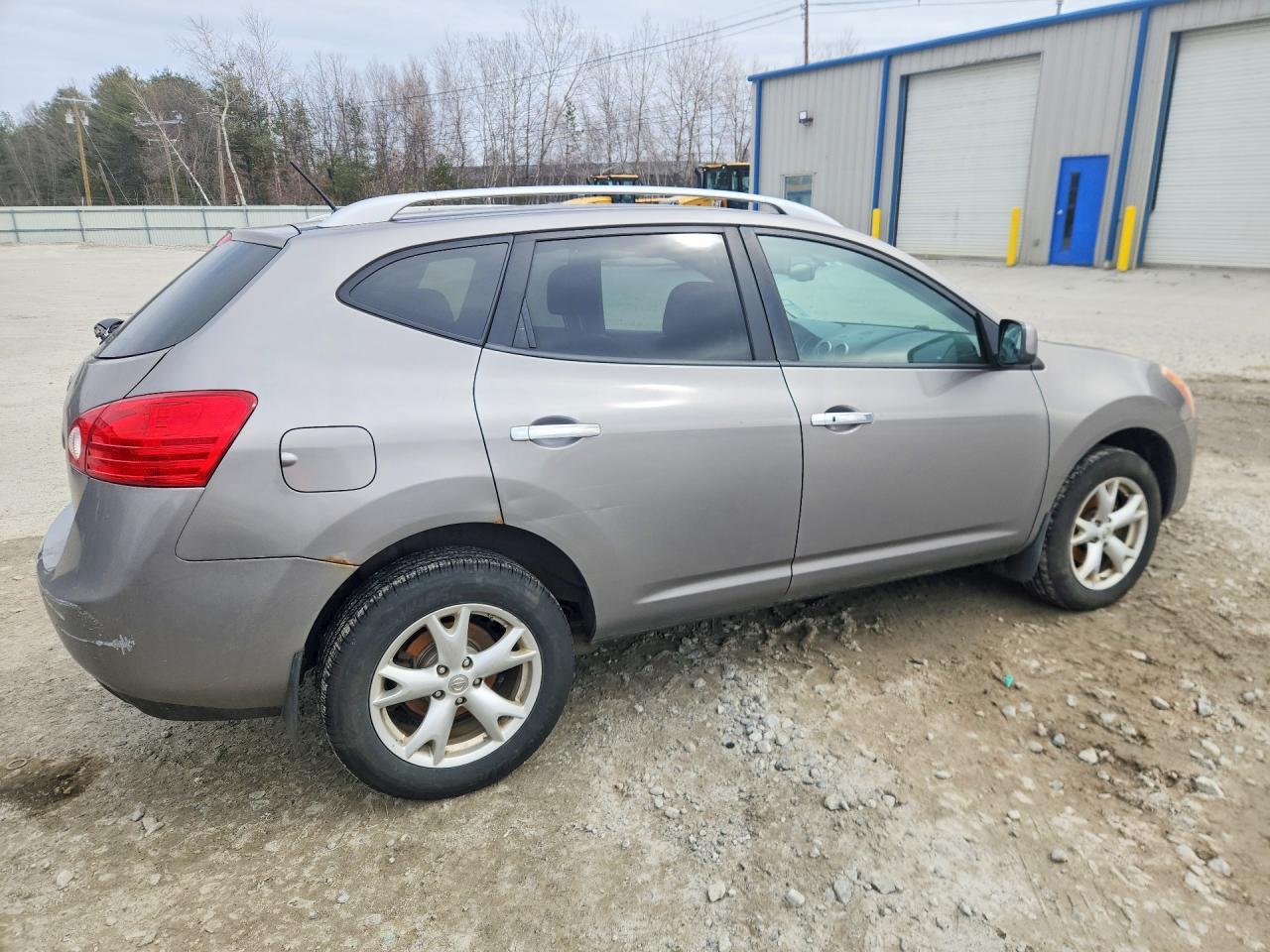 2010 Nissan Rogue S - Image 3