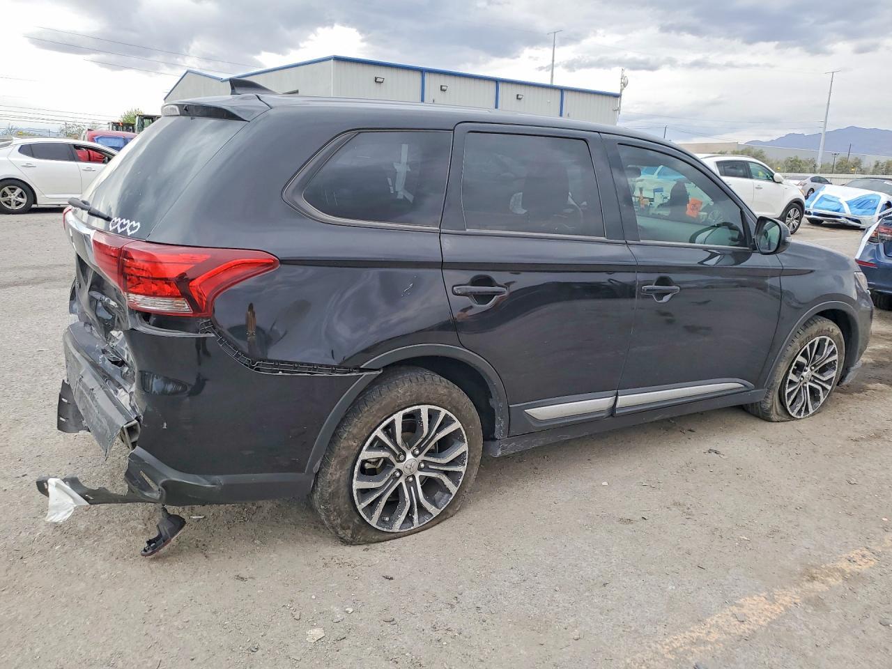 2017 Mitsubishi Outlander Se - Фото 3
