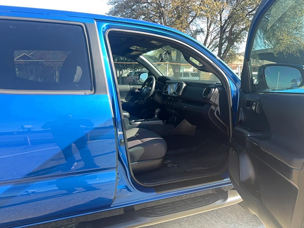 2017 Toyota Tacoma Trd Off-Road - Image 5