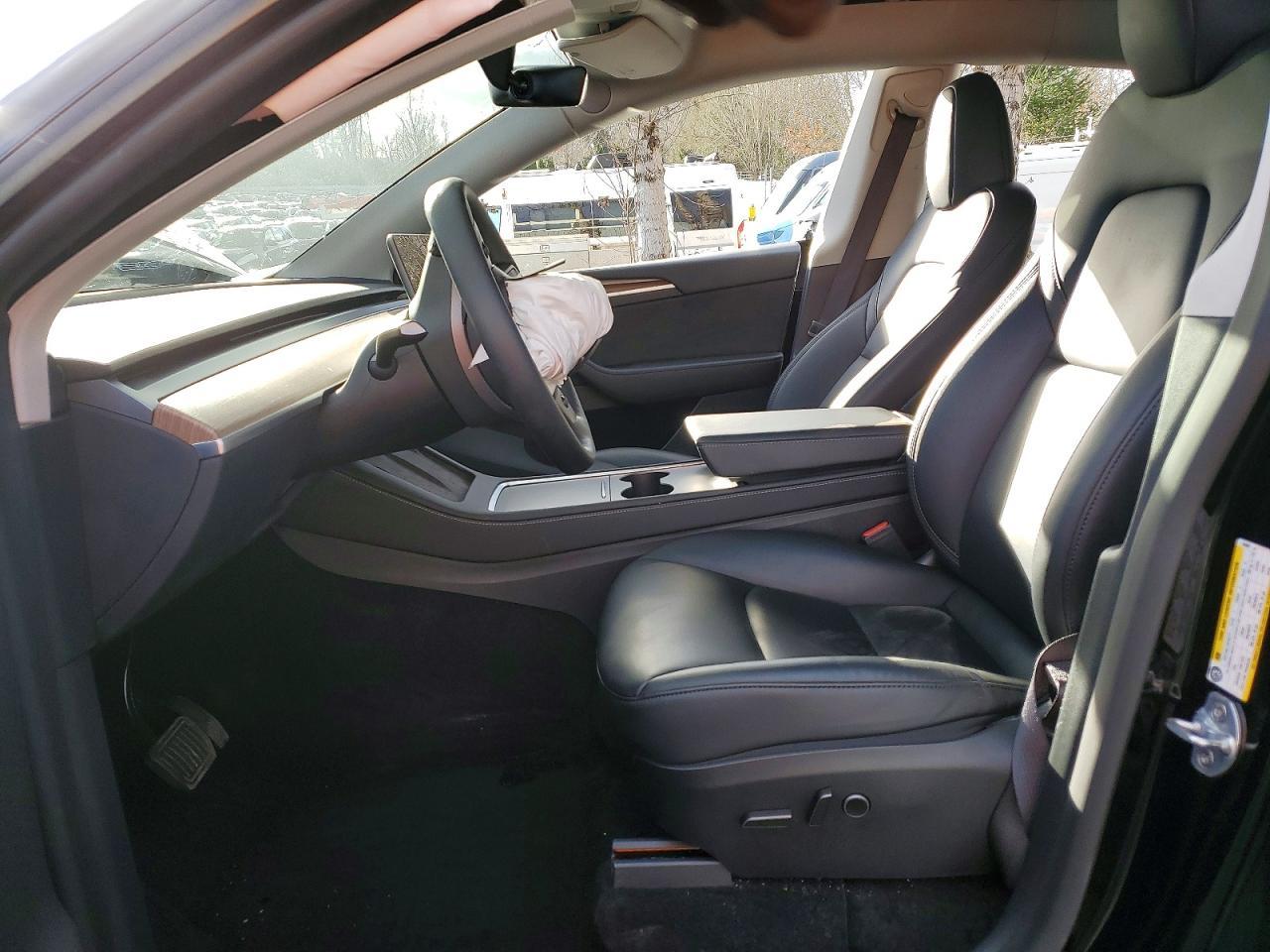 2025 Tesla Model Y - Фото 7
