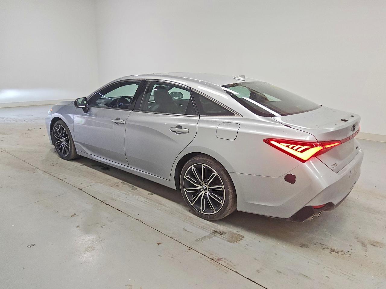 2019 Toyota Avalon Xse - Фото 2