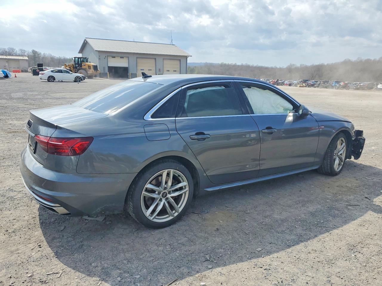 2022 Audi A4 Premium 45 - Фото 3