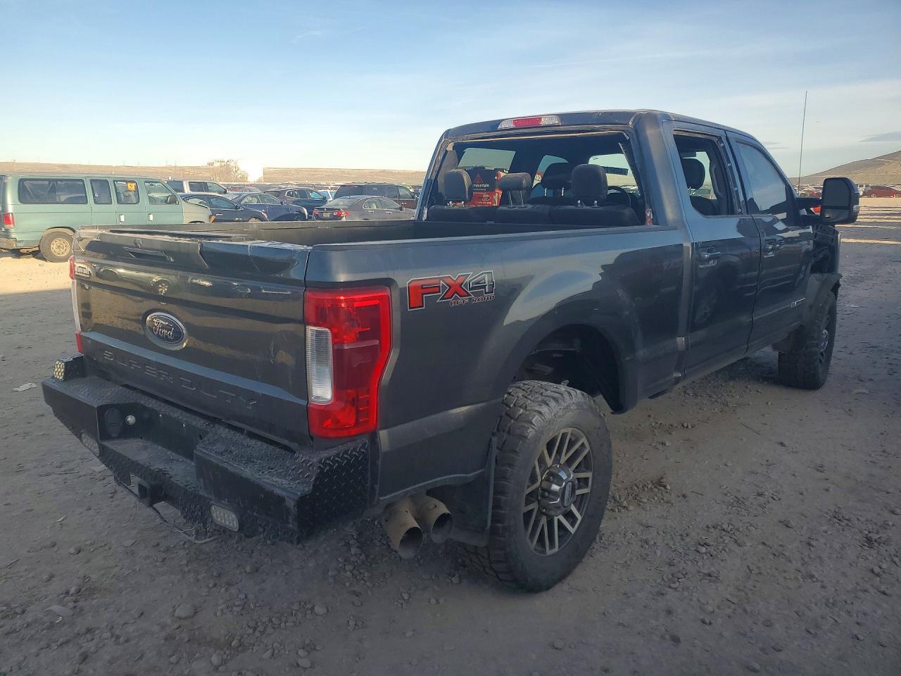 2017 Ford F350 Super Duty - Фото 3