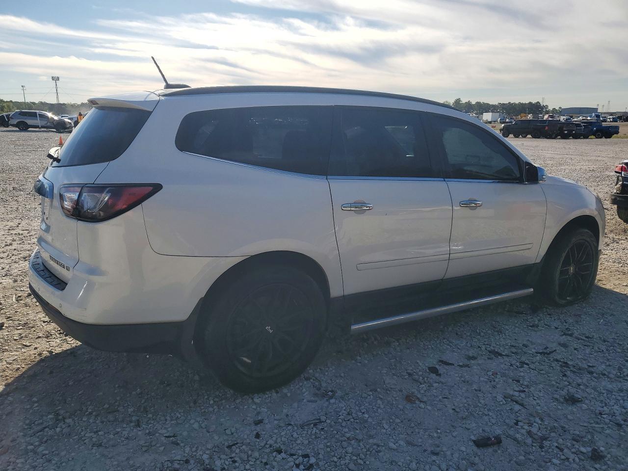 2016 Chevrolet Traverse Lt - Image 3