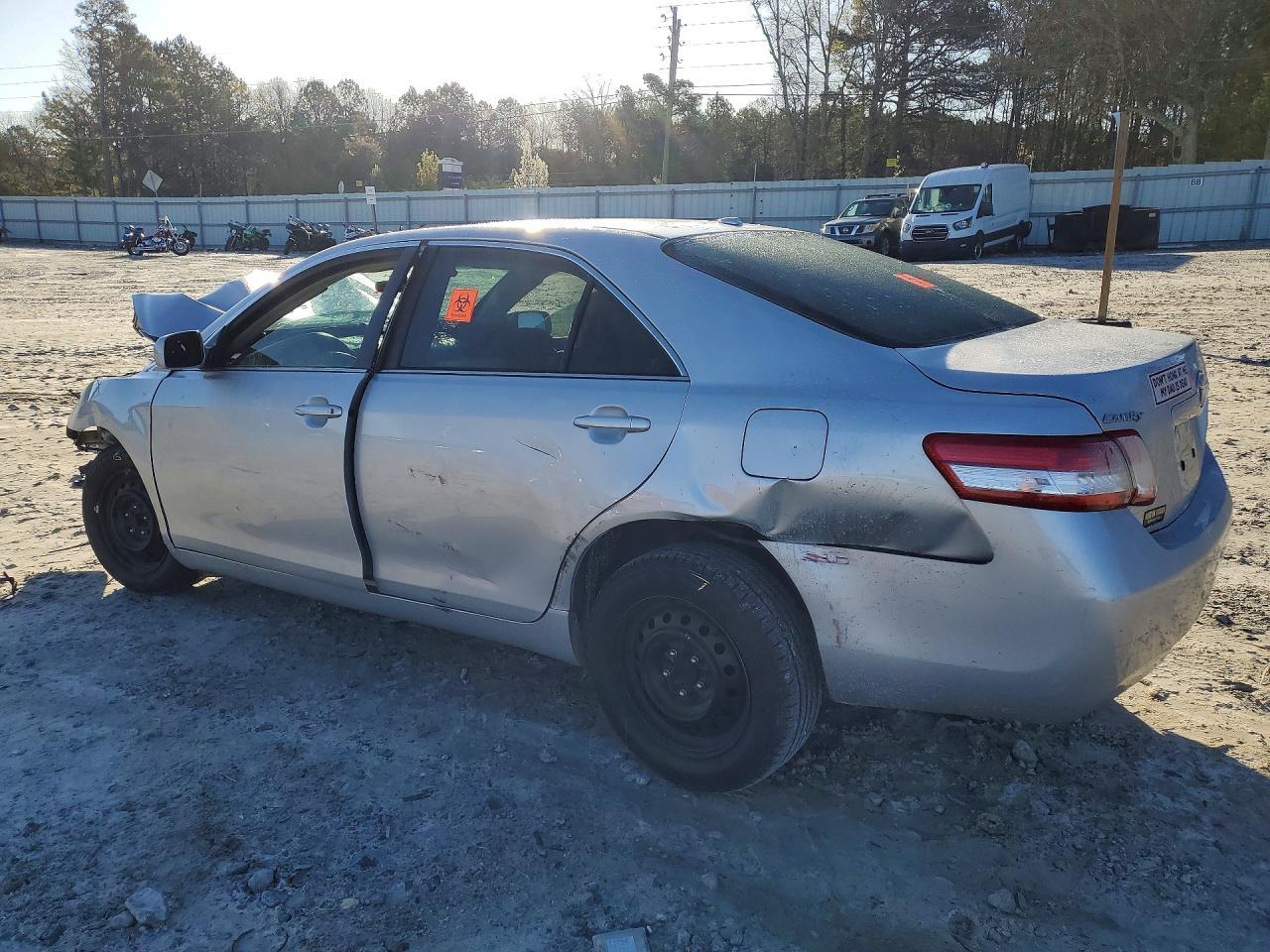 2010 Toyota Camry Base - Фото 2