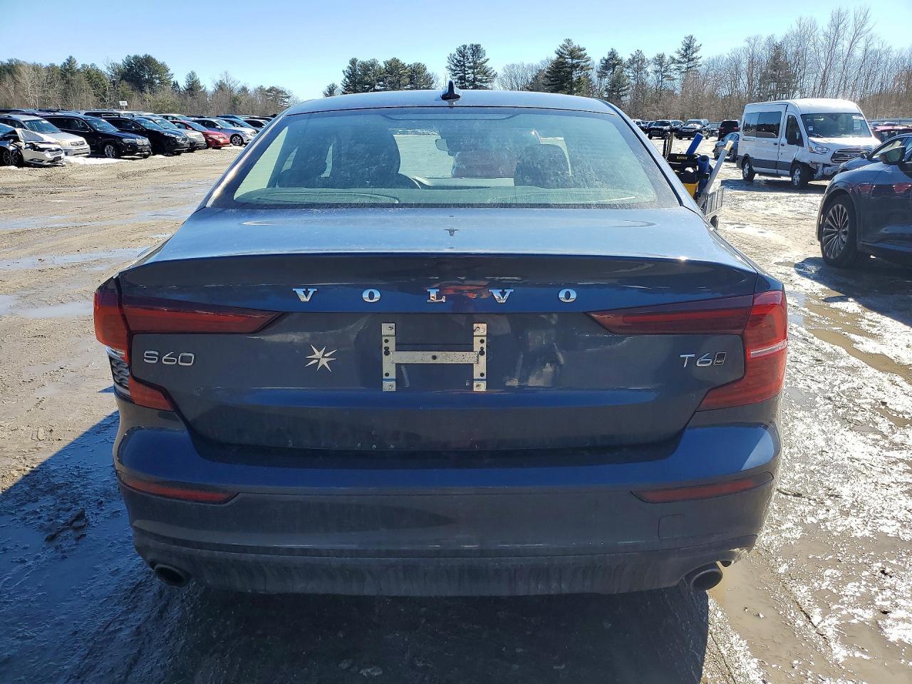 2021 Volvo S60 T6 Momentum - Image 6