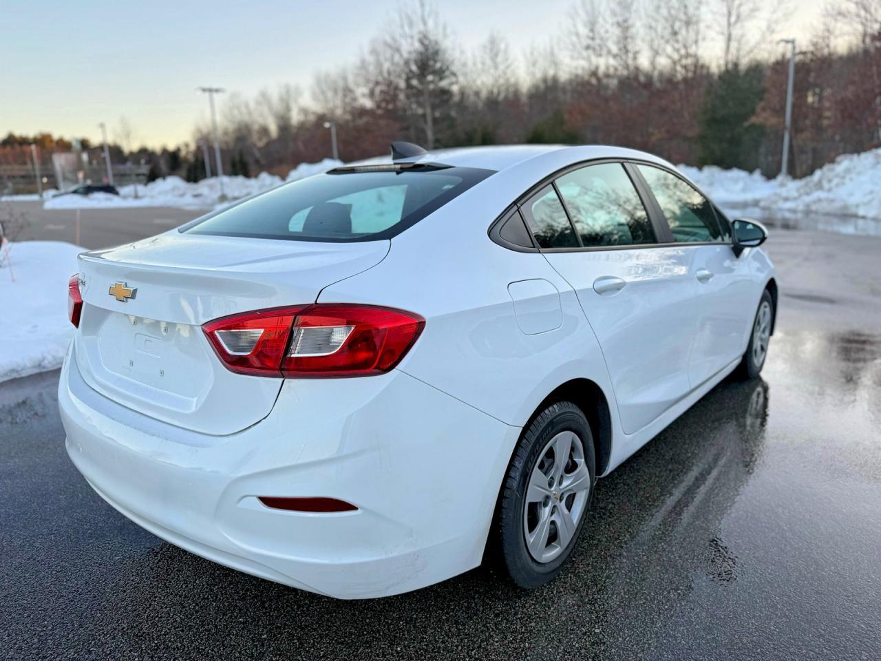 2019 Chev Cruze Ls White - Фото 4