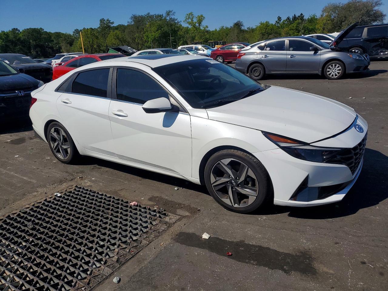 2021 Hyundai Elantra Limited - Image 4