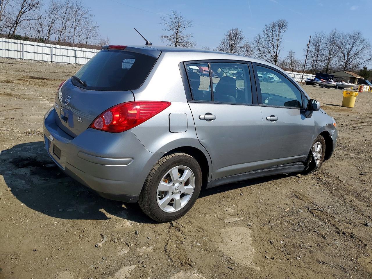 2009 Nissan Versa 1.8 S - Image 3