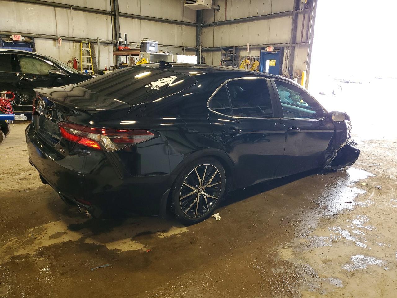 2024 Toyota Camry Se - Фото 3