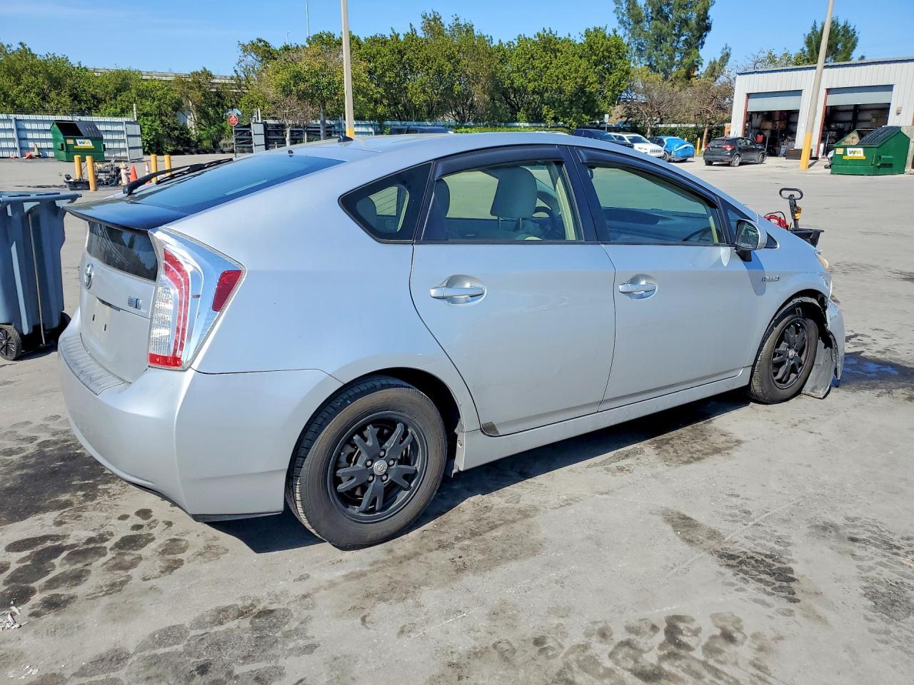 2012 Toyota Prius Two - Фото 3