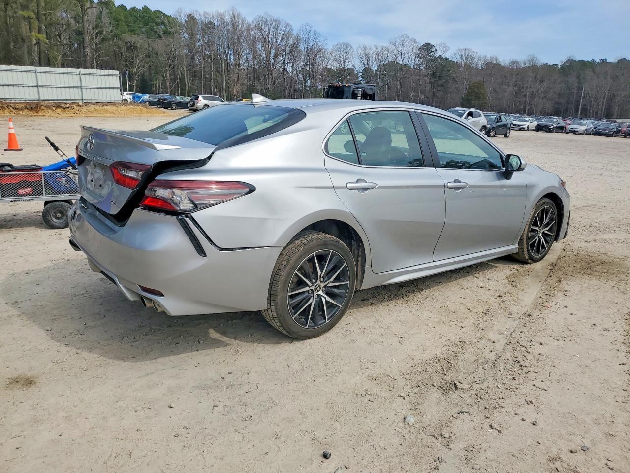 2023 Toyota Camry Se - Фото 3