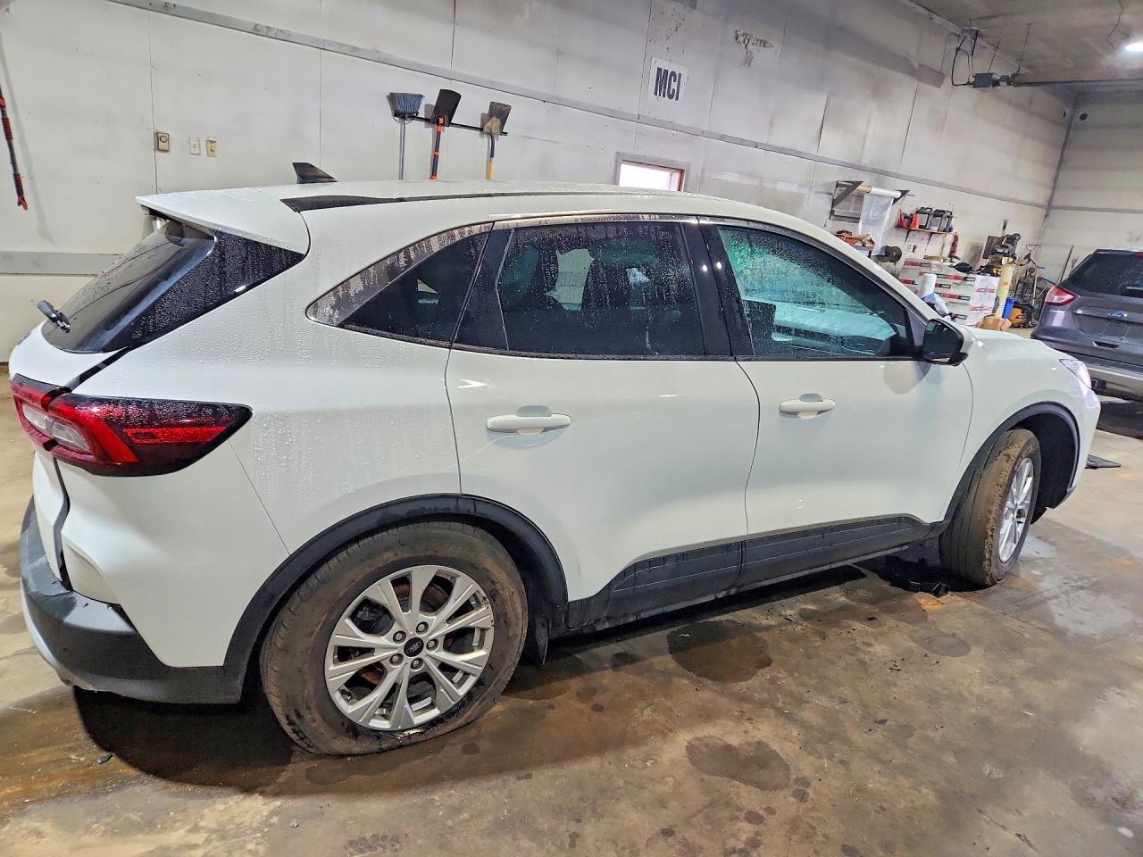 2023 Ford Escape Active - Image 3