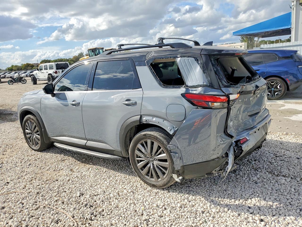 2025 Nissan Pathfinder Sl - Фото 2