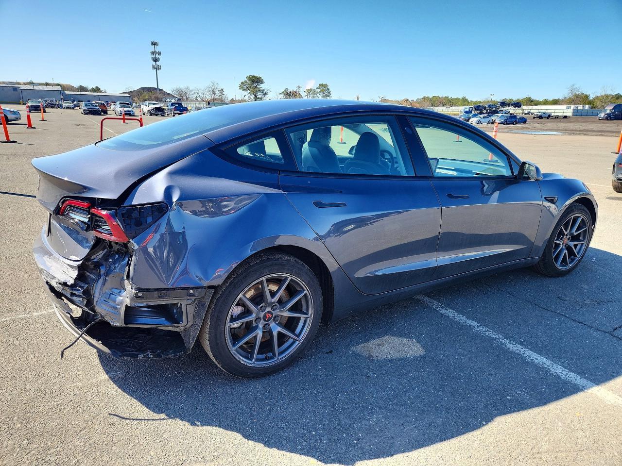 2023 Tesla Model 3 - Фото 3