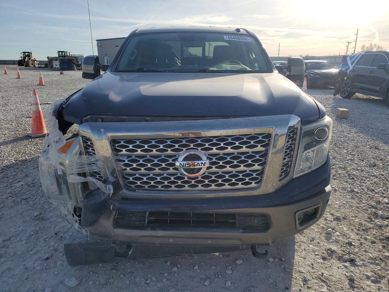 2017 Nissan Titan Xd Platinum Reserve - Image 5