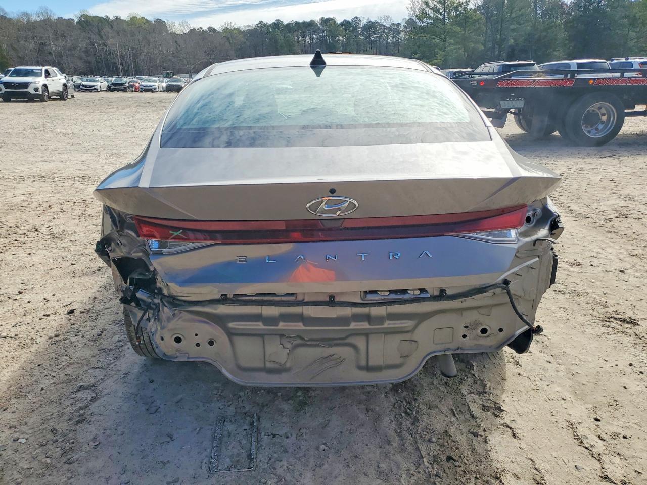 2022 Hyundai Elantra Se - Image 6