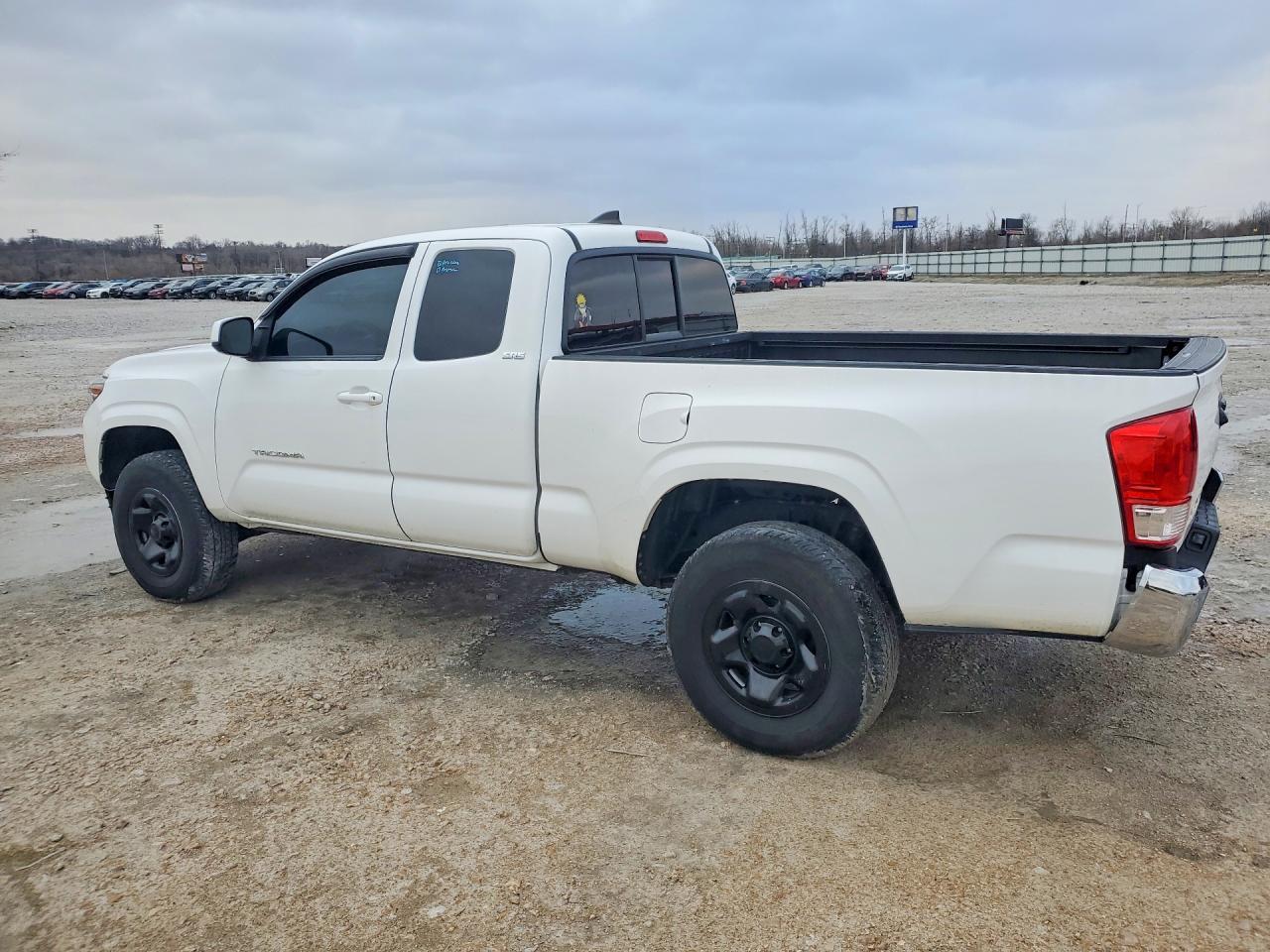 2017 Toyota Tacoma Sr5 - Фото 2