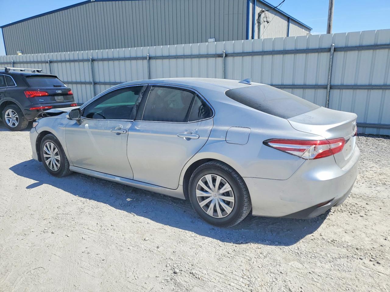 2019 Toyota Camry Hybrid - Image 2