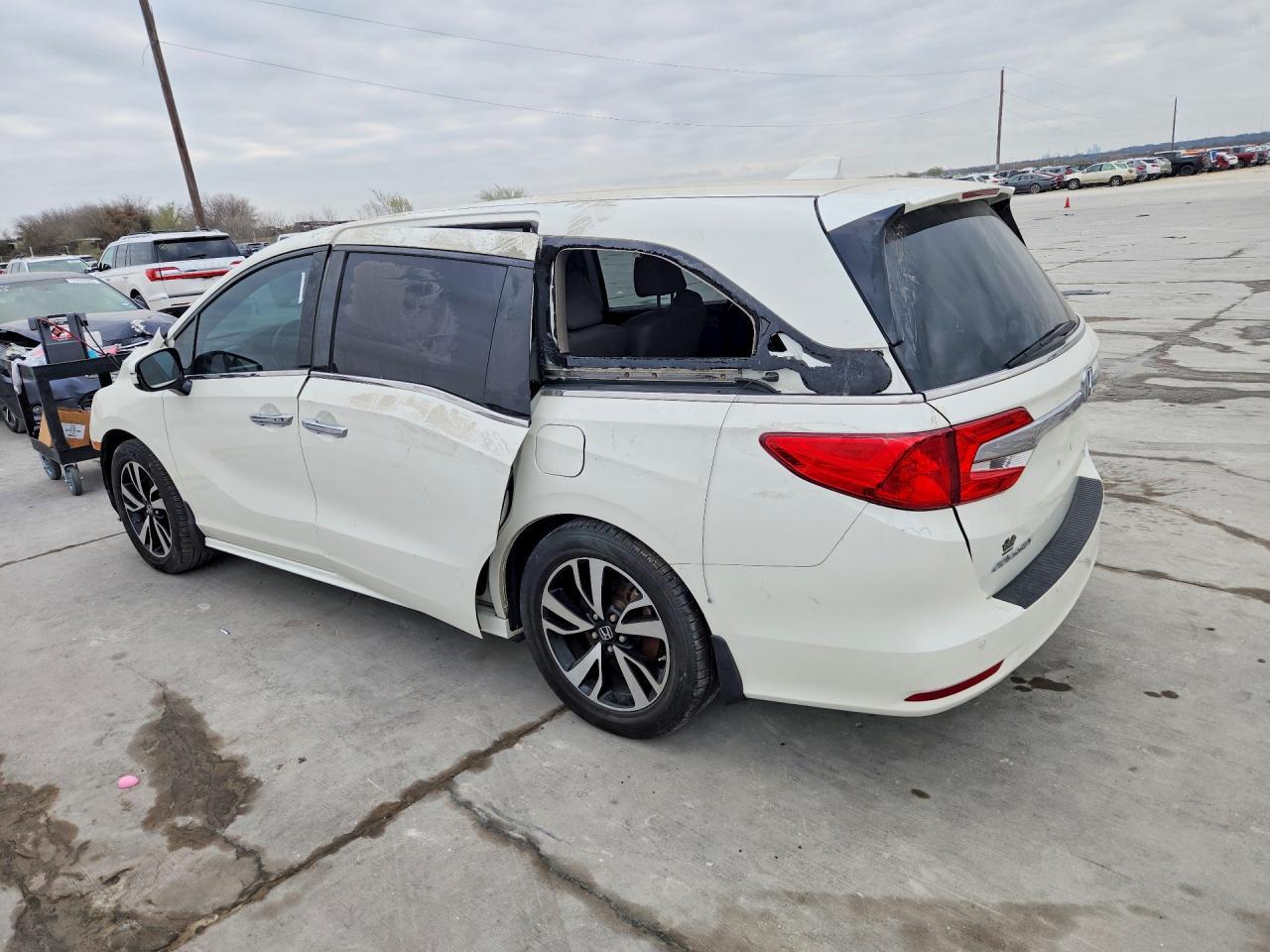 2018 Honda Odyssey Elite - Image 2