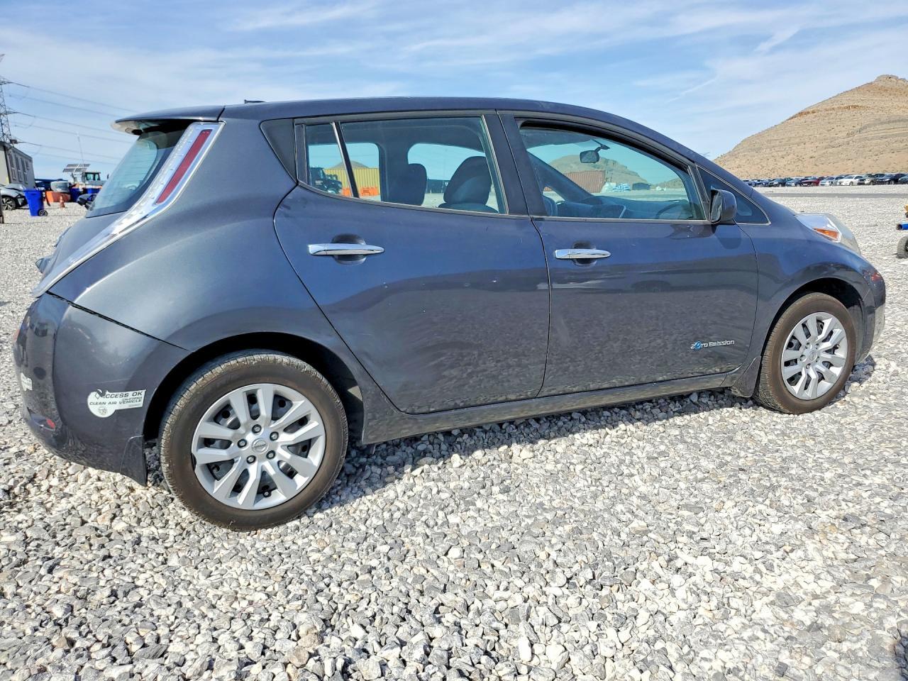 2013 Nissan Leaf S - Фото 3