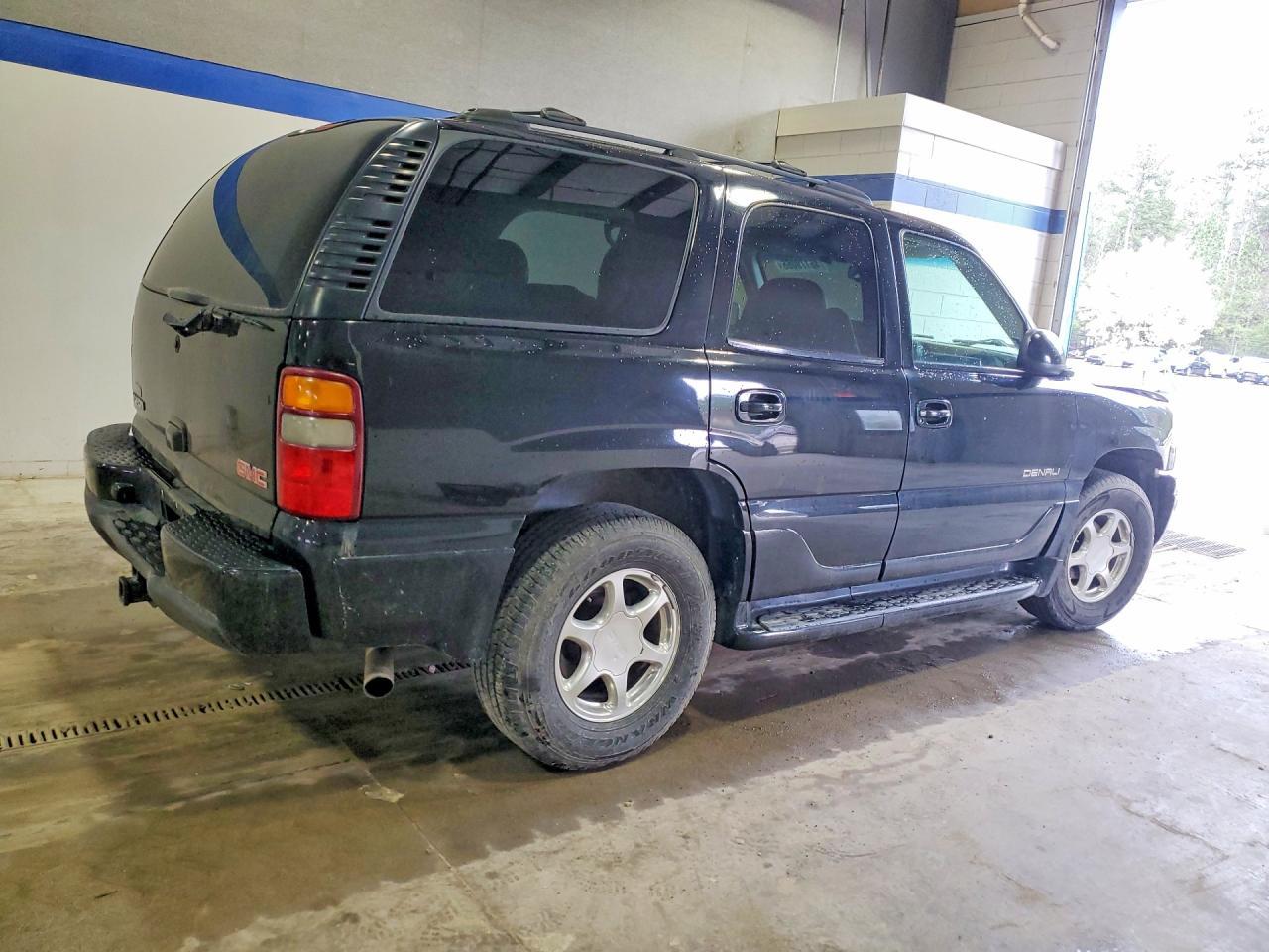 2003 GMC Yukon Denali - Image 3