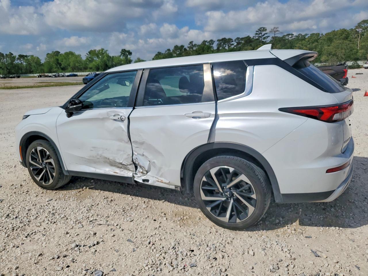 2023 Mitsubishi Outlander Se - Фото 2