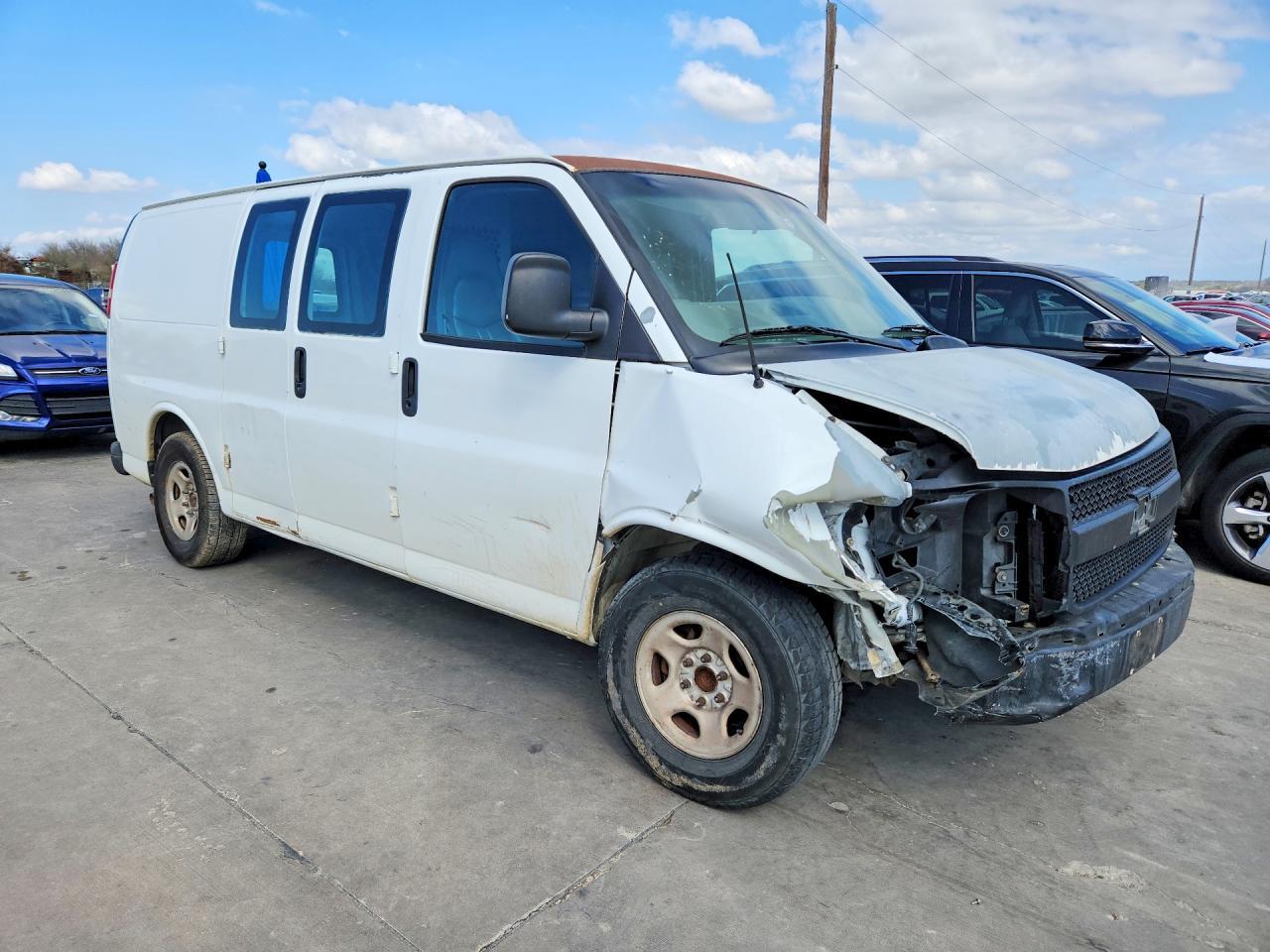 2004 Chevrolet Express 1500 Delivery Van - Image 4