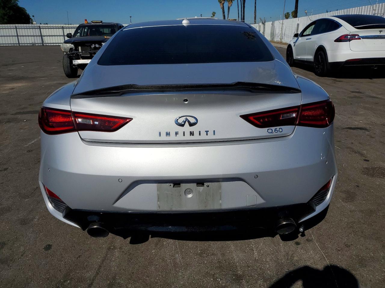 2017 Infiniti Q60 3.0T Premium - Фото 6