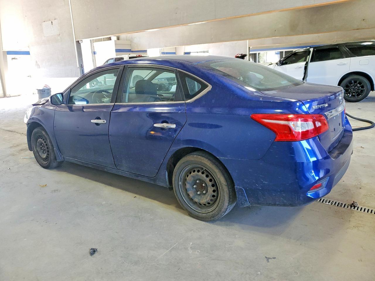 2016 Nissan Sentra S - Фото 2