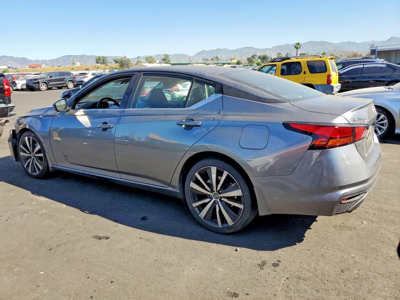 2022 Nissan Altima 2.5 Sr - Фото 2