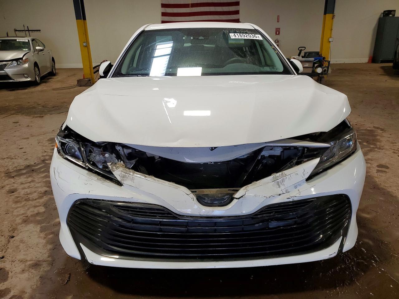 2019 Toyota Camry Hybrid Le - Фото 5