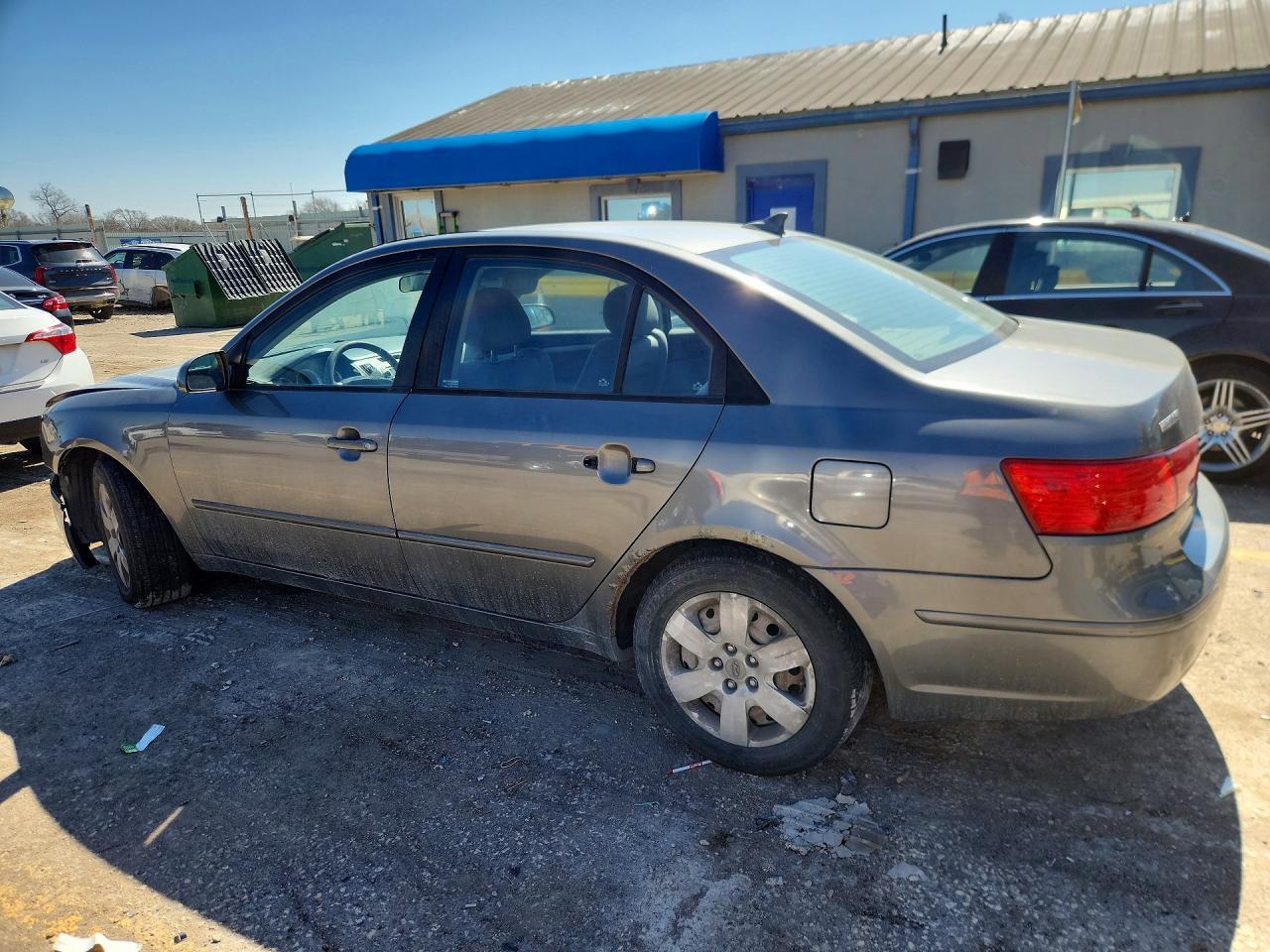 2010 Hyundai Sonata Gls - Image 2